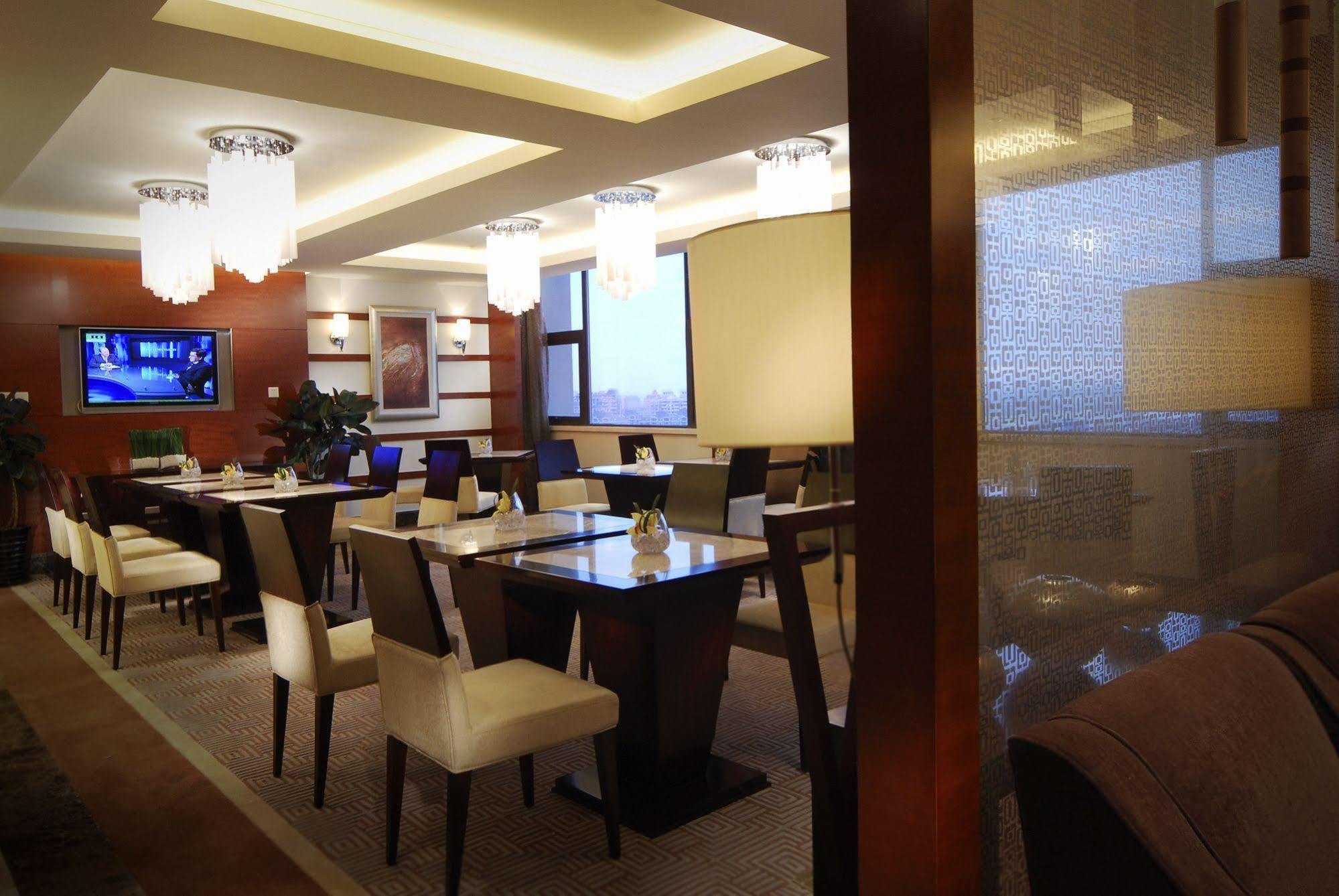 Howard Johnson Caida Plaza Xangai Exterior foto